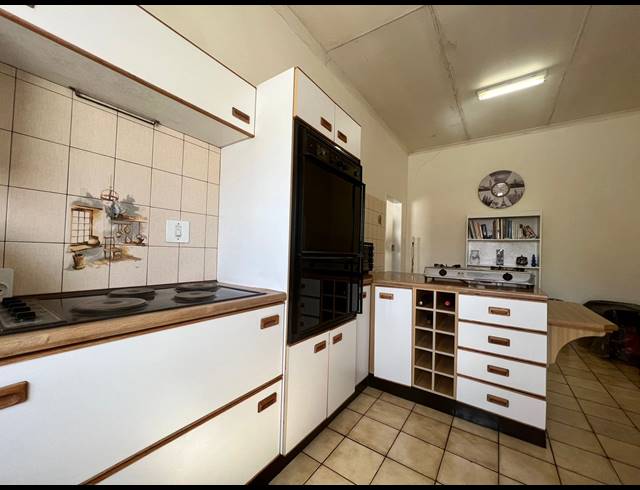 4 BEDROOM SEMI DETACHED FOR SALE IN ROSETTENVILLE